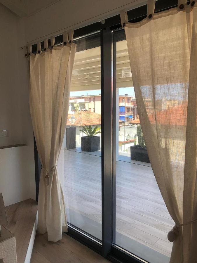 Appartamento Spotorno Con Ampio Terrazzo Attrezzato Anche Con Angolo Cottura Zewnętrze zdjęcie