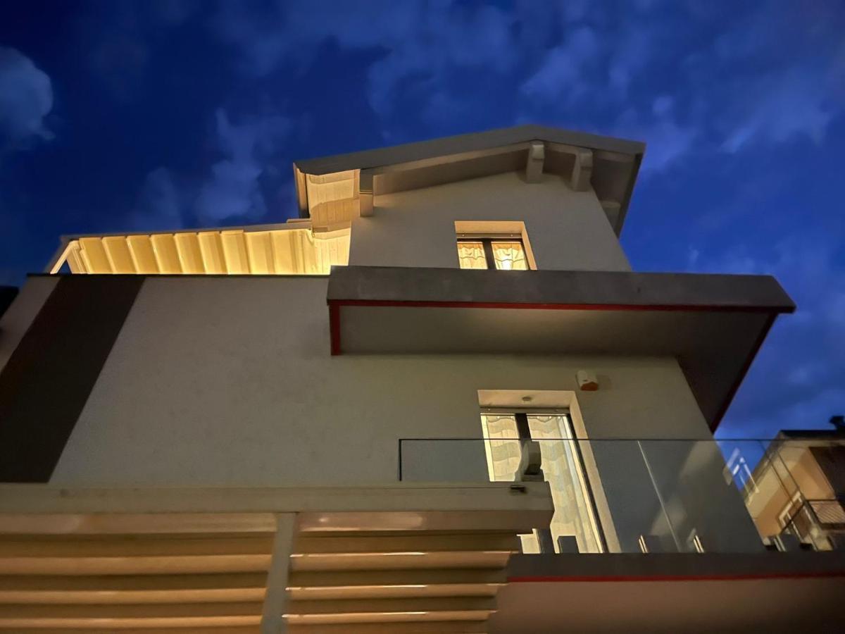 Appartamento Spotorno Con Ampio Terrazzo Attrezzato Anche Con Angolo Cottura Zewnętrze zdjęcie