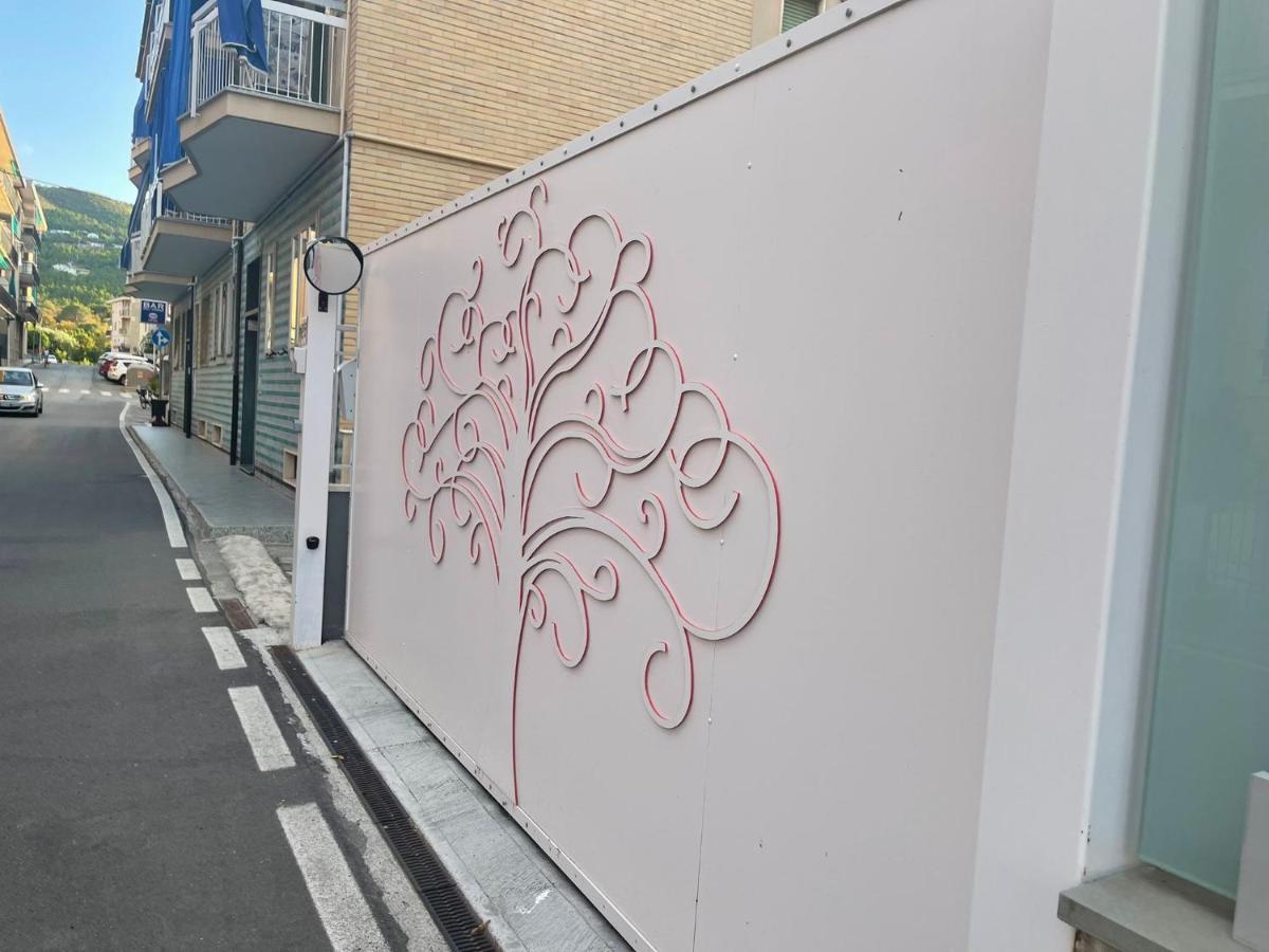 Appartamento Spotorno Con Ampio Terrazzo Attrezzato Anche Con Angolo Cottura Zewnętrze zdjęcie