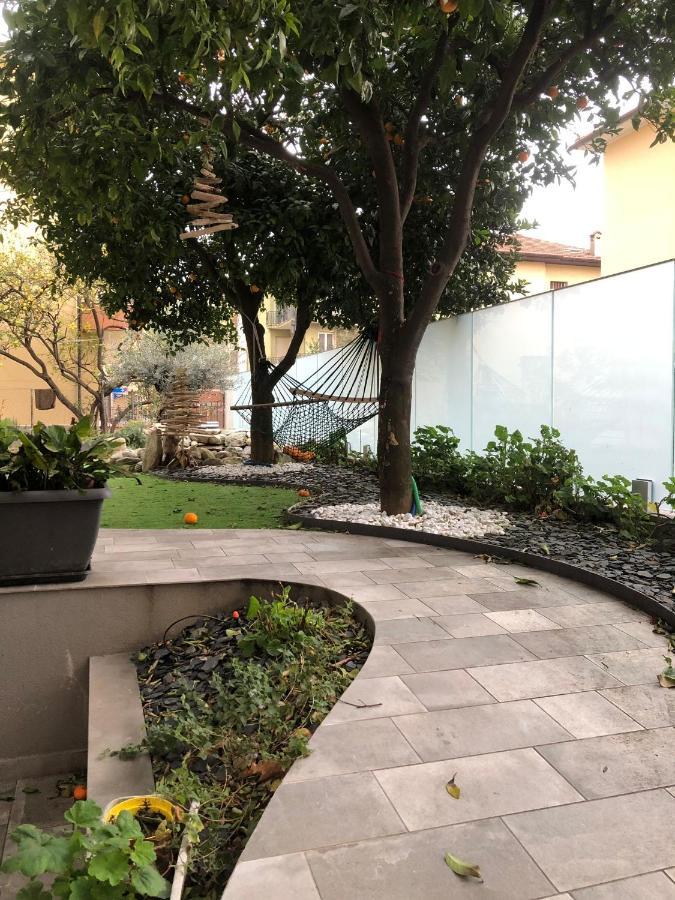 Appartamento Spotorno Con Ampio Terrazzo Attrezzato Anche Con Angolo Cottura Zewnętrze zdjęcie