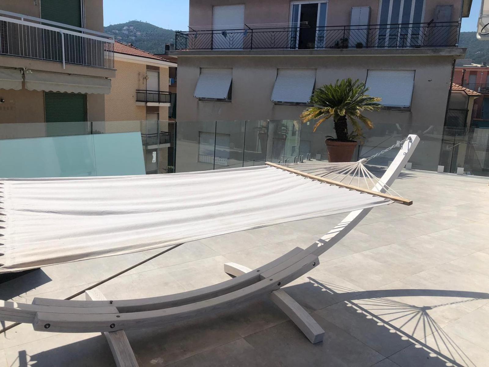 Appartamento Spotorno Con Ampio Terrazzo Attrezzato Anche Con Angolo Cottura Zewnętrze zdjęcie