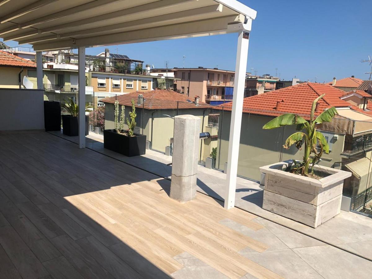 Appartamento Spotorno Con Ampio Terrazzo Attrezzato Anche Con Angolo Cottura Zewnętrze zdjęcie
